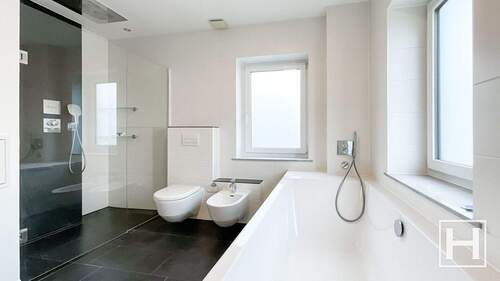 Badezimmer - Einfamilienhaus mit 195,00 m&sup2; in Norderstedt zur Miete