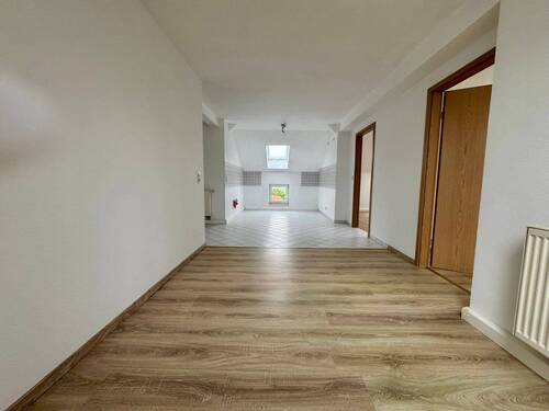 Wohnbereich mit offener Küche - Gemütliche 3-Zimmer-Wohnung zu vermieten