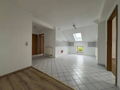 Wohnbereich mit offener Küche - 3 Zimmer Etagenwohnung in Sandersdorf-Brehna