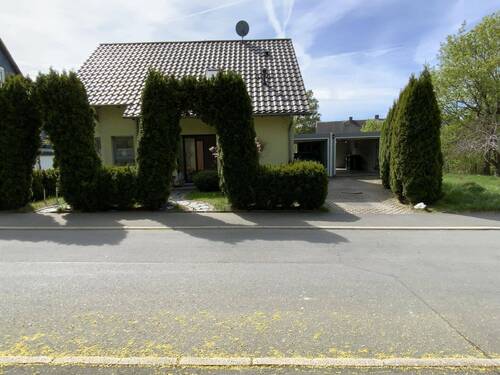 Straßenansicht - 5 Zimmer Einfamilienhaus in Lehesten