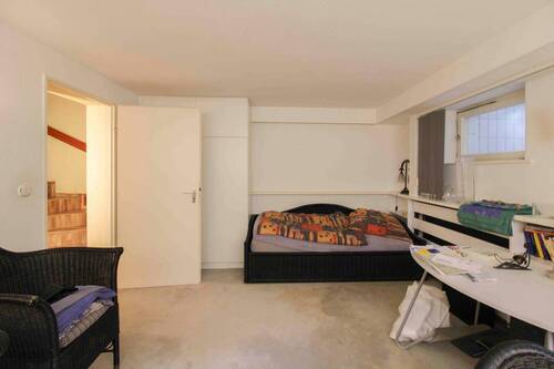 Zimmer im UG mit Bett - 