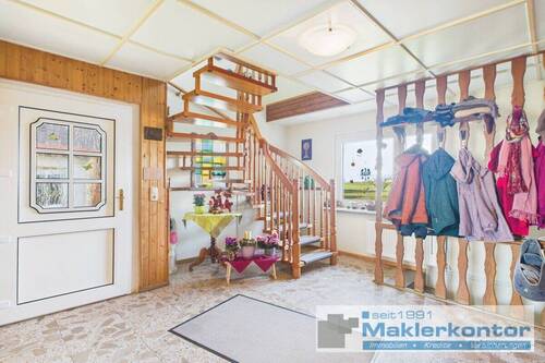 Diele EG/Treppe zur Einliegerwohnung - 