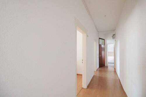 Flur - 3 Zimmer Einfamilienhaus zum Kaufen in Stuttgart