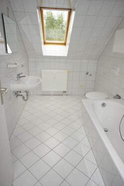 Bad - Etagenwohnung mit 69,60 m&sup2; in Chemnitz zur Miete