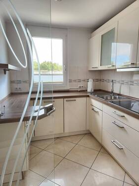 Küche inkl. moderner EBK - Mehrfamilienhaus, Wohnhaus mit 136,00 m&sup2; in Bad Vilbel zur Miete