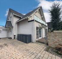Schnell verfügbar: Ihr neues Zuhause in Düsseldorf - Modernes EFH mit Garage und Wintergarten