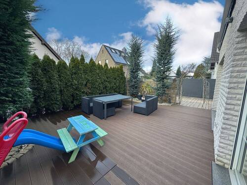 Terrasse - Einfamilienhaus mit 140,00 m&sup2; in Düsseldorf zum Kaufen
