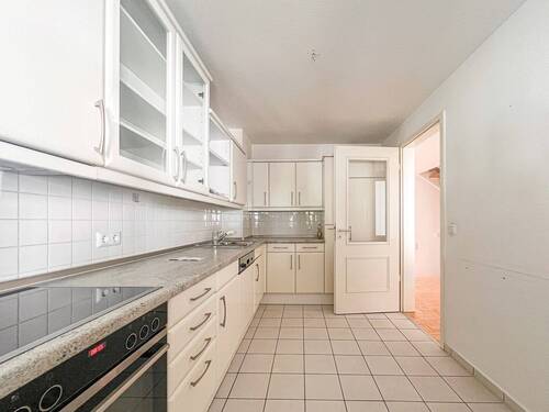 Küche mit Einbauküche - 