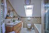 Badezimmer mit Fenster - 