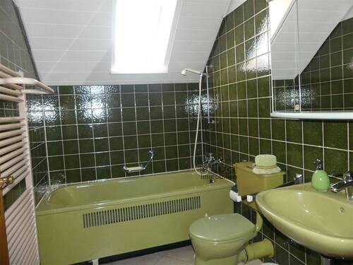 Wannenbad WC im OG - 