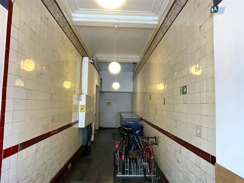 Hauseingang - 5 Zimmer Etagenwohnung zur Miete in Hamburg