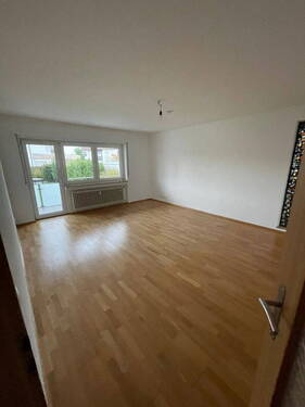 Wohnzimmer - Attraktive 3 Zimmerwohnung - 1.350,00 EUR Kaltmiete, ca.  110,10 m² Wohnfläche