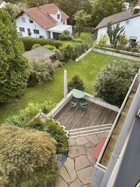 Blick auf Terrasse und Garten - Einfamilienhaus mit 315,00 m² in Kranzberg zum Kaufen