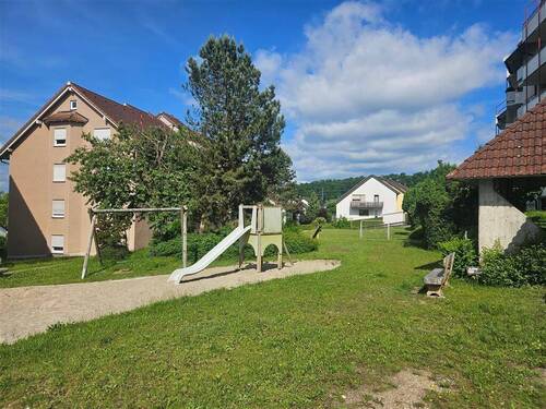 Spielplatz vor dem Haus - 