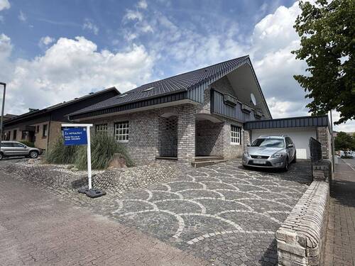 Außenansicht - Stilvolles Einfamilienhaus mit Wellness-Oase