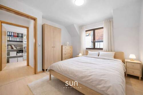 RUHIGES SCHLAFZIMMER (Beispieleinrichtung) - 3 Zimmer Etagenwohnung in Wiesbaden