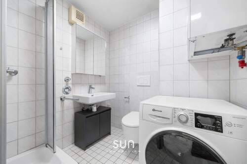 BADEZIMMER MIT DUSCHE - 