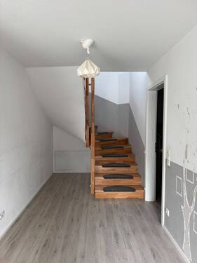 Treppenaufgang - Etagenwohnung mit 134,50 m&sup2; in Mainz zum Kaufen