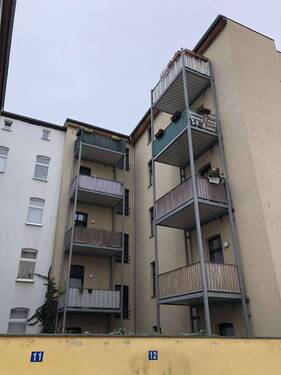 Hausansicht - 2 Zimmer Etagenwohnung zur Miete in Halle
