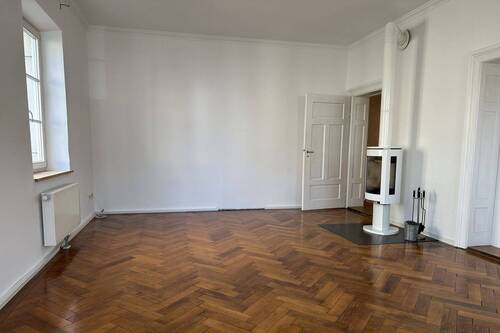 Nachbarwohnung -Wohnbereich mit Kaminofen - Etagenwohnung mit 149,00 m&sup2; in Landsberg zum Kaufen
