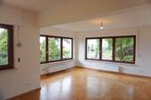 Wohnzimmer - Schöne 3 Zimmer Wohnung mit toller, großer Südterrasse in Schopfloch