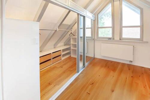 Schlafzimmer mit Einbauschrank - 