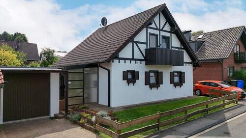 Außenansicht - Gepflegtes Einfamilienhaus mit Wintergarten