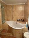Badewanne im Bad im Obergeschoss - 