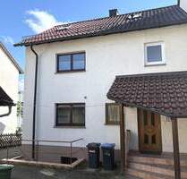 Charmante Doppelhaushälfte mit Ausbaureserve und großzügiger Garage! - Sindelfingen Ost