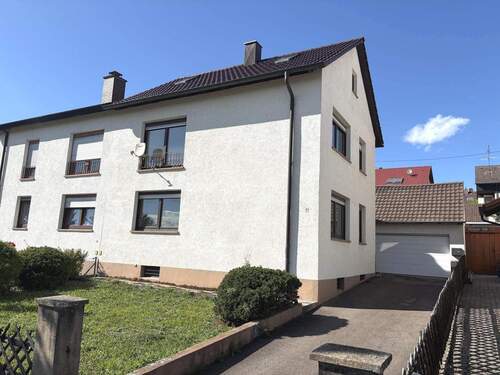 Hausansicht - 3 Zimmer Doppelhaushälfte zum Kaufen in Sindelfingen