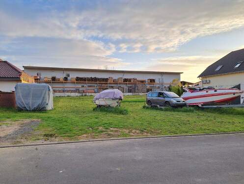 Zufahrt - Grundstück - Bieterverfahren - 230.000,00&nbsp;EUR Kaufpreis, ca.&nbsp; 0,00&nbsp;m&sup2;