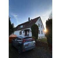 1-2 Familienhaus mit überdachter Terrasse, Balkon u. schönem Garten mit Gartenhaus in zentrumsnaher Wohnlage nur 150 Meter zur Haigerer Fußgängerzone