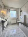 en suite Vollbad mit Fenster - 