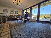 Wohnzimmer mit Weitblick auf Felder und den Sachsenwald - 