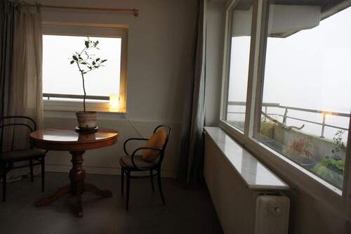 Wohnzimmer, Eckbalkon - 2 Zimmer Etagenwohnung in Bad Malente