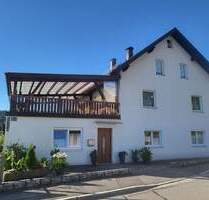 Attraktives Zweifamilienhaus zum Bezug in Trausnitz