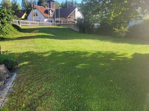 Begrünter Garten - 9 Zimmer Mehrfamilienhaus, Wohnhaus zum Kaufen in Trausnitz