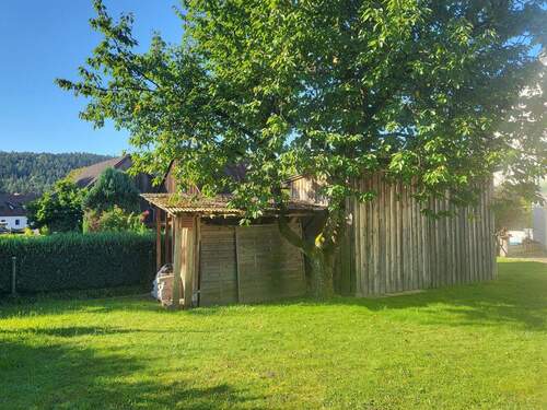 Gartenschuppen - 9 Zimmer Mehrfamilienhaus, Wohnhaus in Trausnitz