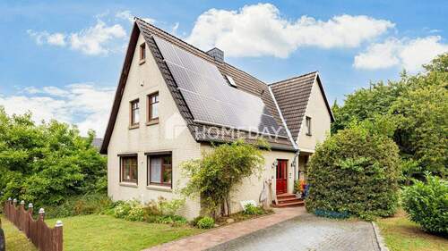 Außenansicht 2 - Einfamilienhaus mit Loggia, Terrasse und großem Garten