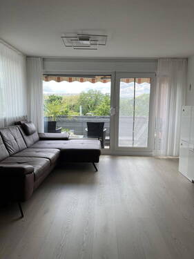 Wohnzimmer 2 - 3 Zimmer Etagenwohnung in Stuttgart