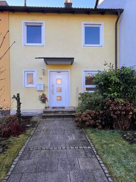 Eingang Nordseite - 4 Zimmer Reihenmittelhaus in Eglharting
