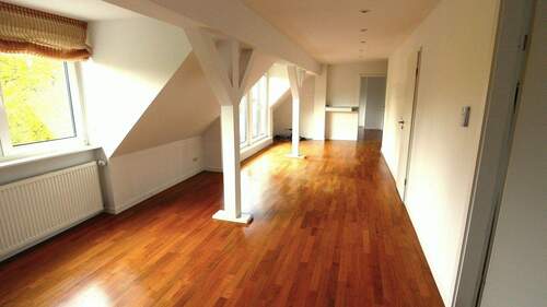 Wohnzimmer - 3 Zimmer Etagenwohnung in Hamburg