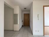 Flur - Etagenwohnung mit 72,50 m&sup2; in Crailsheim zur Miete