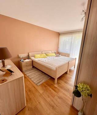 Schlafzimmer im EG.jpg - 5 Zimmer Mehrfamilienhaus, Wohnhaus zum Kaufen in Willstätt