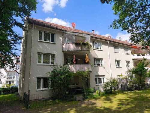 Ansicht Hinterhof - Schöne geräumige 4-Zimmer-Wohnung mit Balkon in Nürnberg-Langwasser - ideal für Familien oder Paare