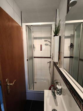 Toilette mit Dusche - 