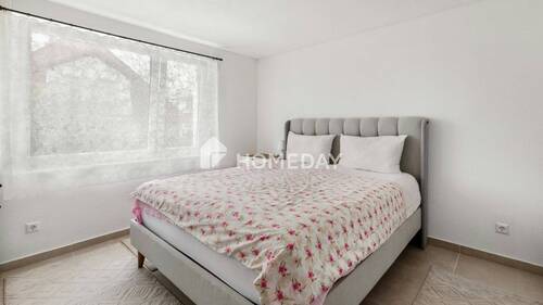 1. OG Schlafzimmer 1 - 