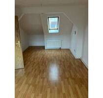 Gemütliche DG 1-Zimmer mit Laminat in ruhiger Lage! - Zwickau Niederplanitz Gemütliche DG 1-Zimmer mit Laminat in ruhiger Lage! - Zwickau Niederplanitz