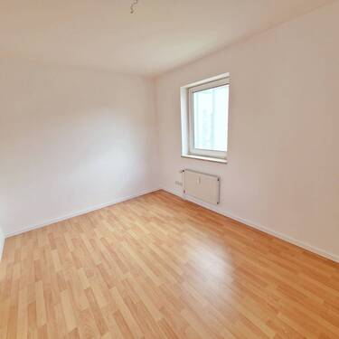 Schlafzimmer mit Laminat - 