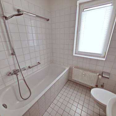 Bad mit Wanne - 